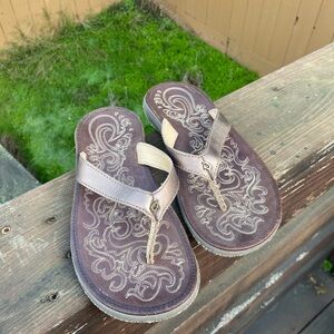 Olukai Paniolo flip flop. Size 7. Soft bronze.